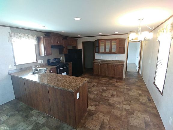 4th image of 72 Saint Peters Dr