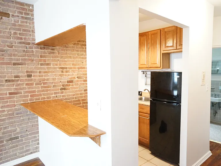 340 E 83rd St #5B — Photo 3
