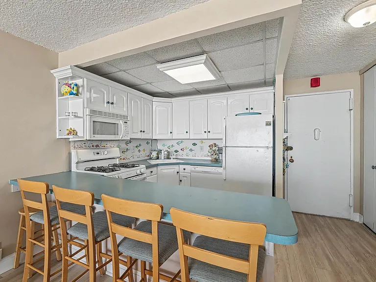 9400 Atlantic Ave #305 — Photo 11