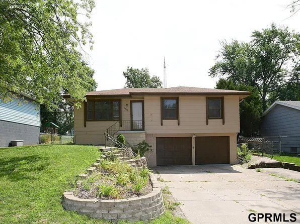 8629 Park View Blvd, La Vista, NE 68128