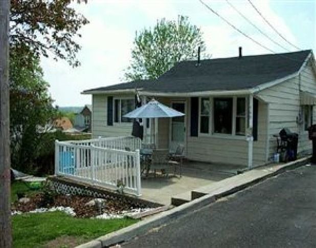 1st image of 469 Lincoln St