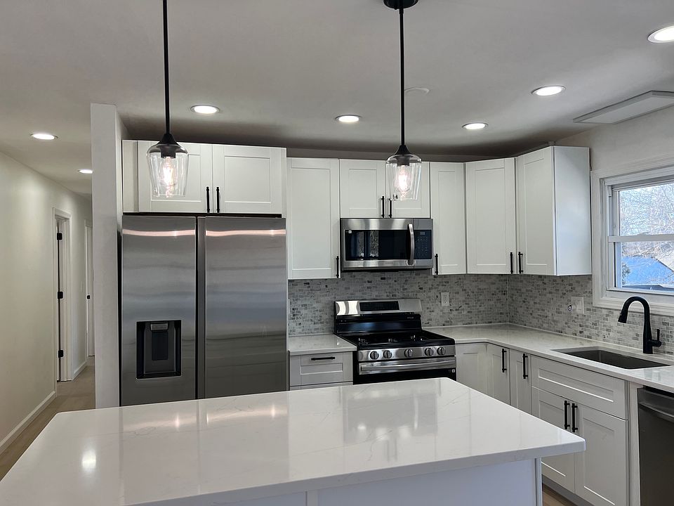 Fully renovated kitchen. Brand new appliances.