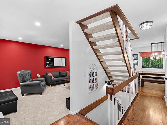 4th image of 1629 Bentana Way