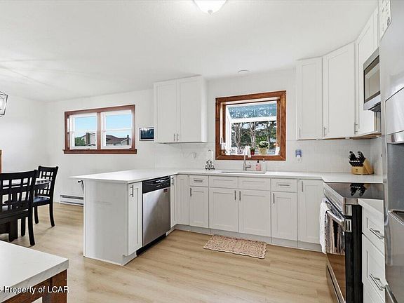 3rd image of 306 Cardinal Dr