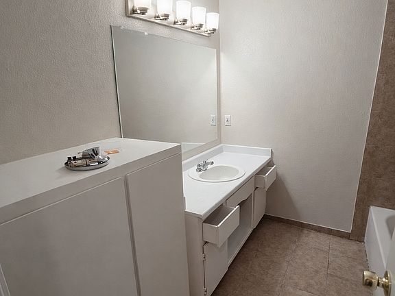 5th image of 764 W Devonshire Ave APT B