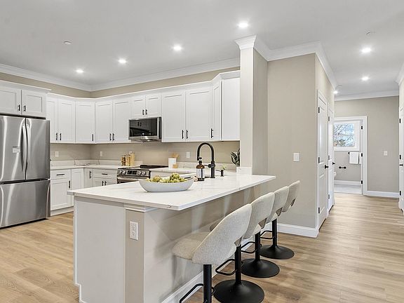 3rd image of 10100 S Willow Street #301