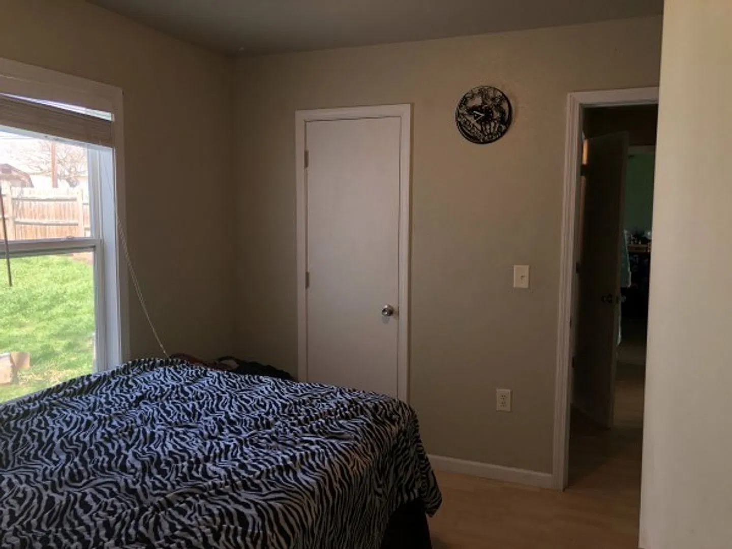39.1 - 830 S. Hall — Photo 3