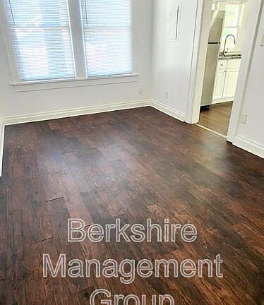 3rd image of 940 E Palmetto St