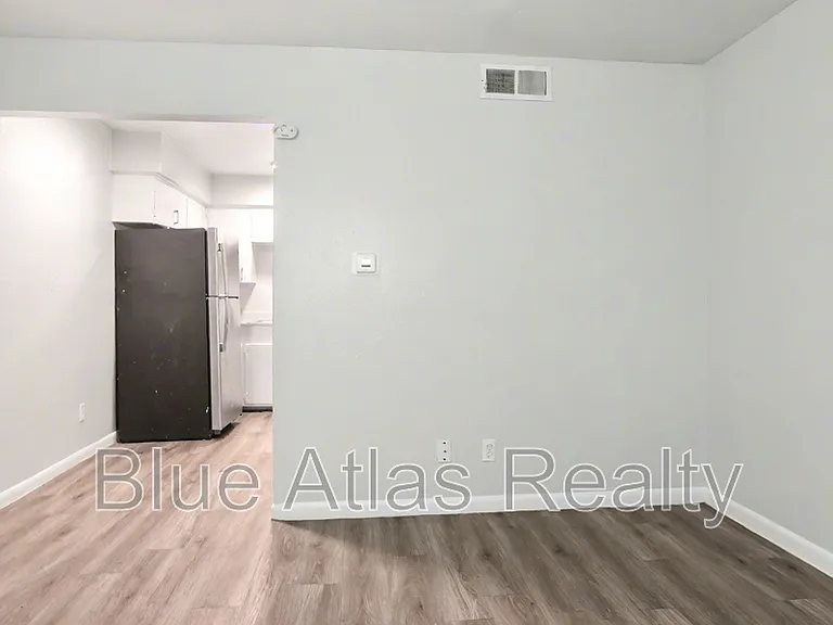 411 E Polk St #1 — Photo 4