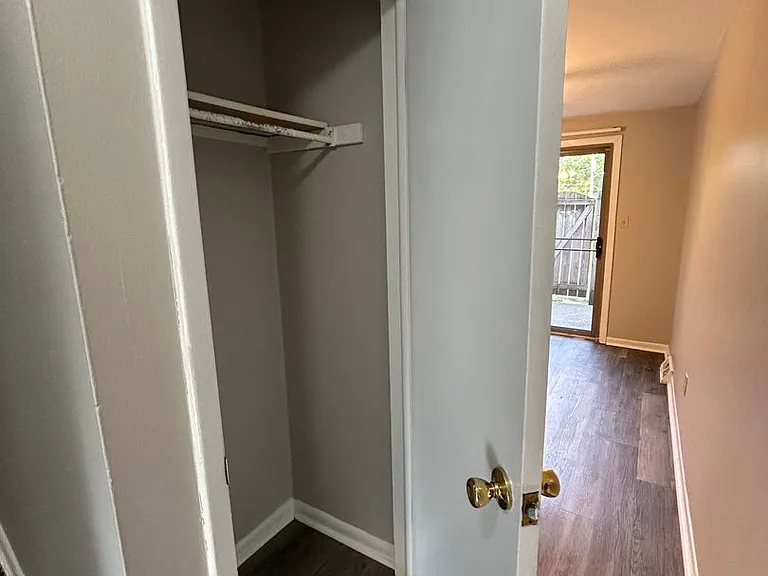 Coventry Court Townhomes — Photo 35