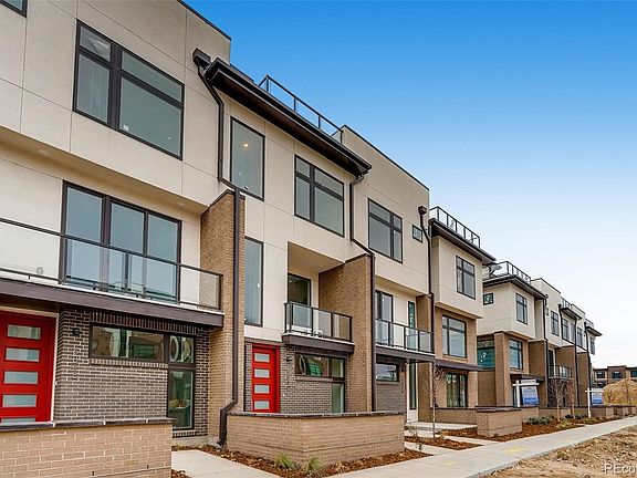3rd image of 6838 E Lowry Blvd