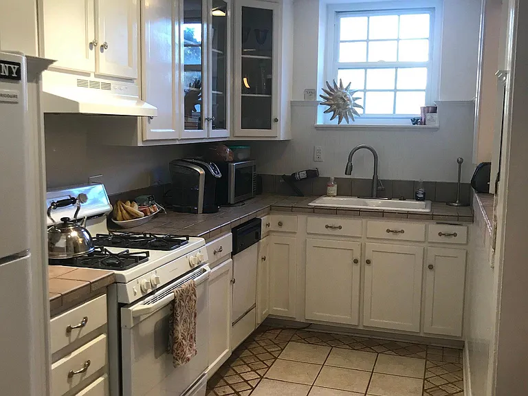 1337 E Morehead St — Photo 6