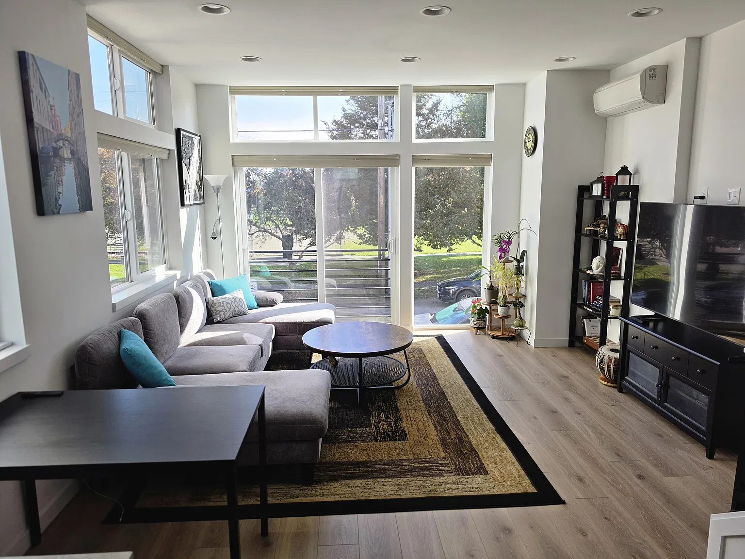 2 bed, 1140 sqft, $3,950 — Photo 2