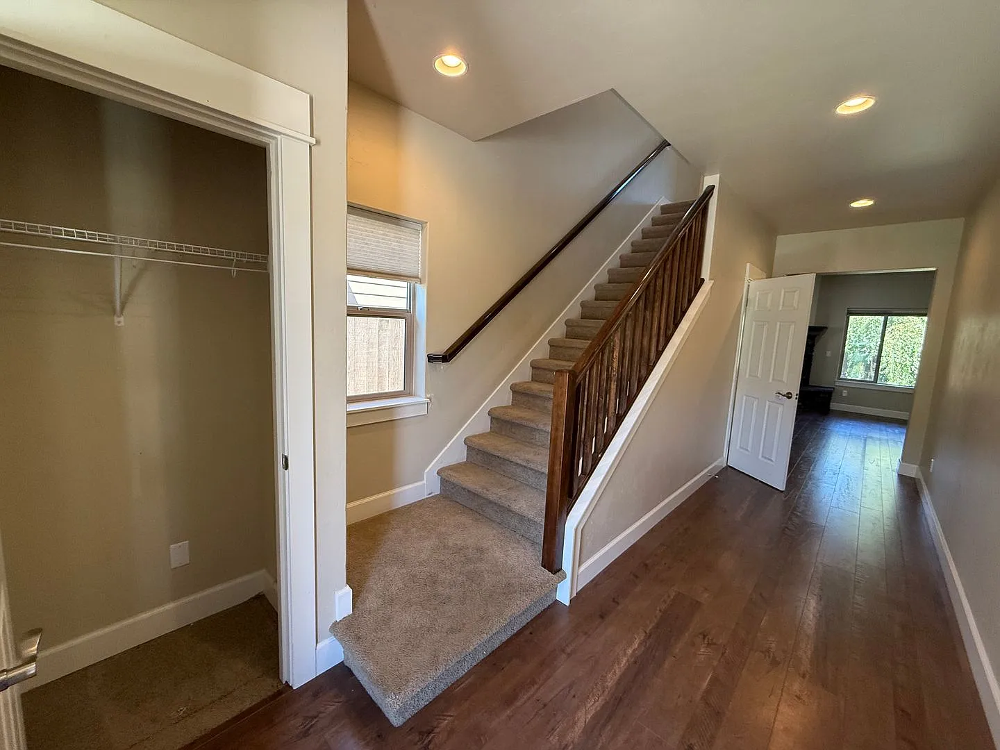 Spacious 4 Bed/ 2.5 Bath Single Family Home - NE Bend — Photo 2