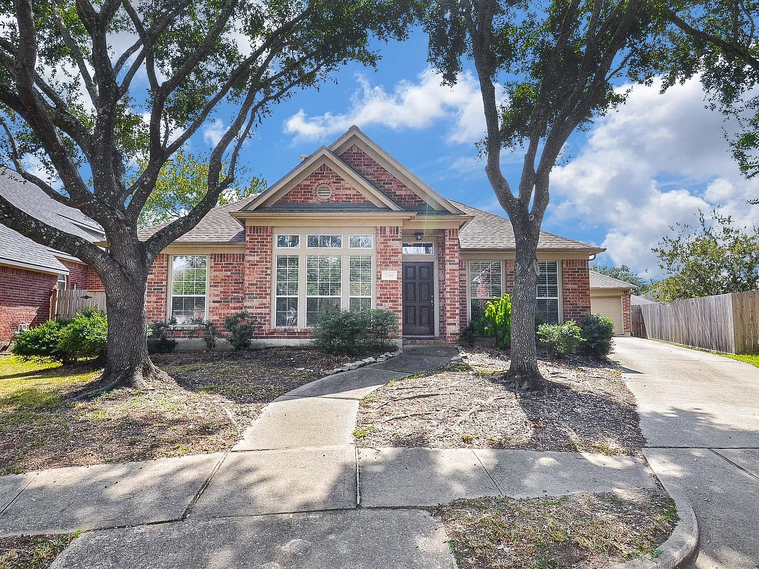 3 bed, 2.0 bath, 2316 sqft, $2,700 — Photo 1