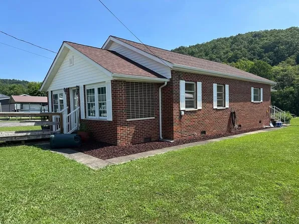 26 Riverview Ave, Branchland, WV 25506