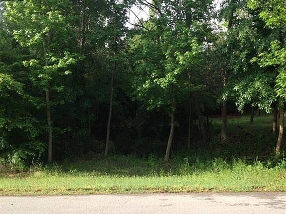 3rd image of 39-40 41 Vicki Lynn Ln