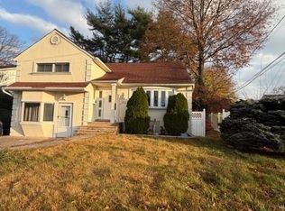 561 Woodbury Rd, Plainview, NY 11803