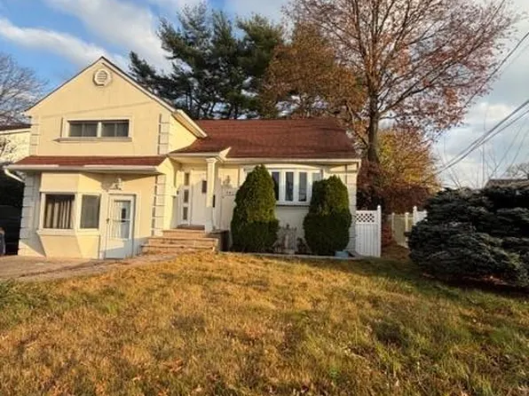 561 Woodbury Road, Plainview, NY 11803