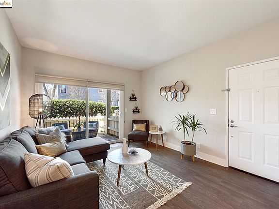4th image of 109 Shoreline Ct