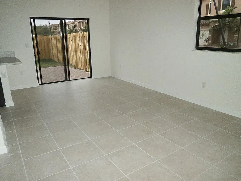 3750 SE 3rd St — Photo 5