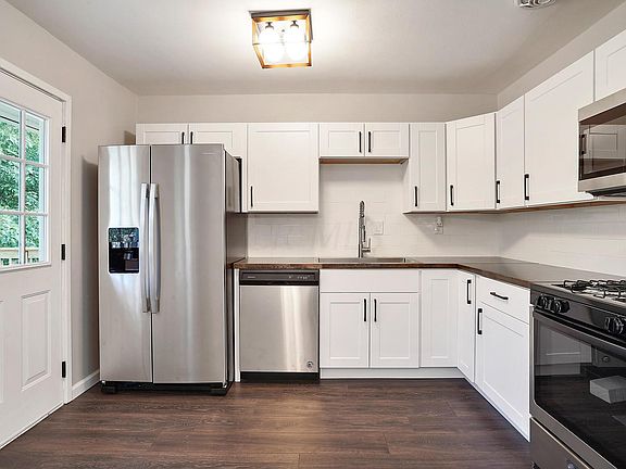 5th image of 176 Empire Dr