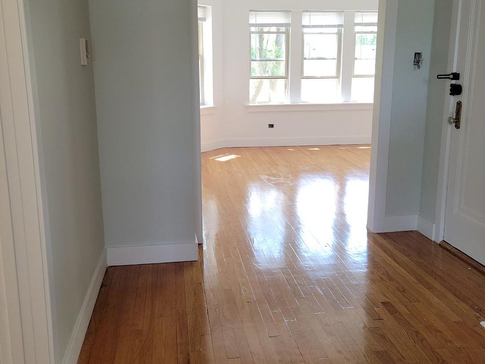 2nd image of 4055 N Spaulding Ave