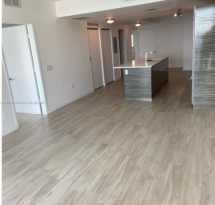1st image of 460 NE 28th St APT 1004