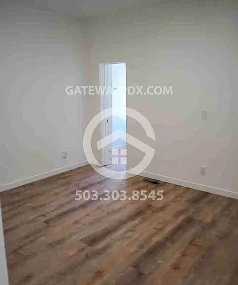 660 Monmouth St — Photo 16