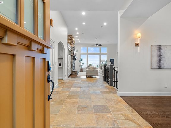 3rd image of 1811 NW Cedar Ridge Dr