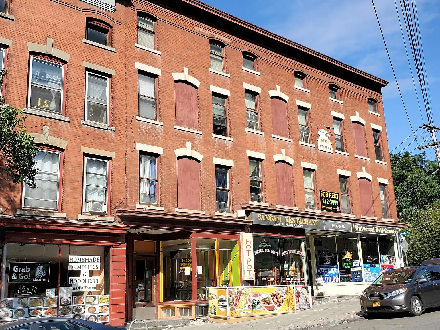 6-Bedroom Apartments on Eddy Street — Photo 2