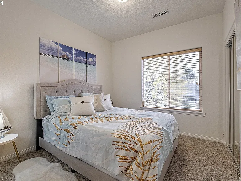 1435 NE Setting Sun Dr — Photo 29