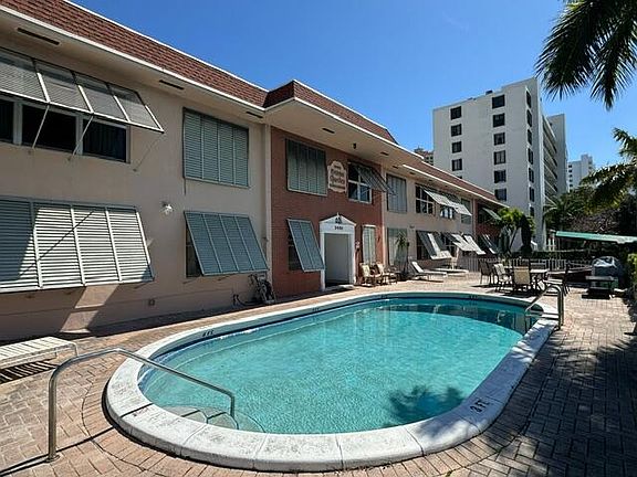 2nd image of 2400 NE 33rd Avenue #108