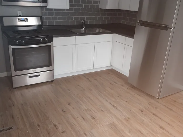 1807 Southwood Dr — Photo 2