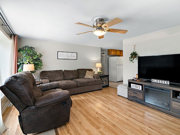 5th image of 1136 Riverlane Dr