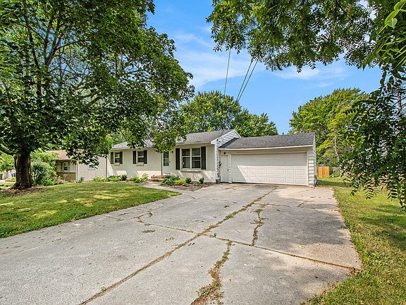 4th image of 1849 Covington Dr SE