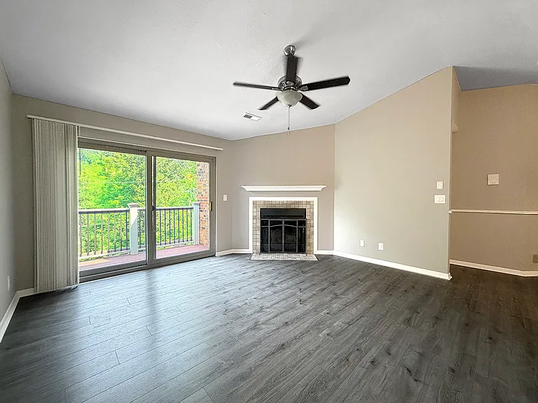 52 Woodland Hills Dr #10 — Photo 6