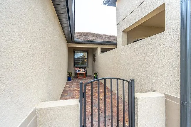 7722 Jacaranda Ln — Photo 2
