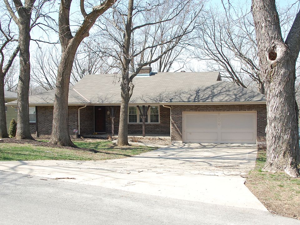 Lakefront true ranch