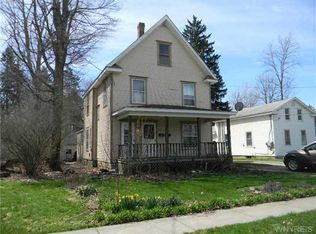 28 Walnut St, Gowanda, NY 14070