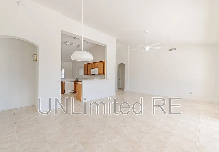 1865 W Wagon Wheel Rd — Photo 6