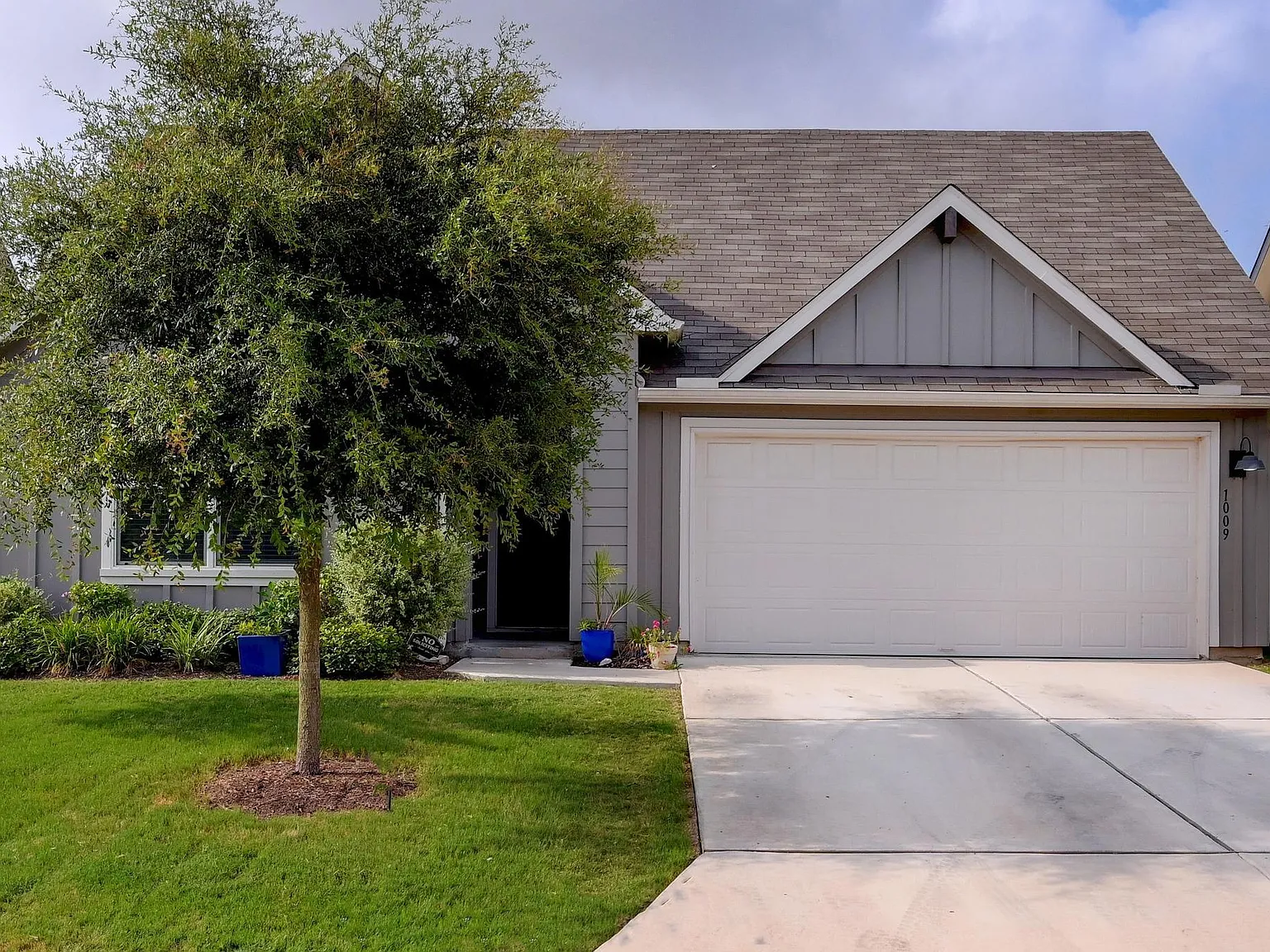 4 bed, 2.0 bath, 2034 sqft, $2,375 — Photo 1