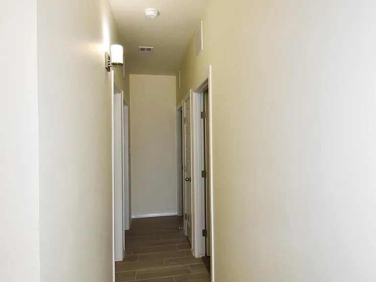902 Bromyard Dr — Photo 15