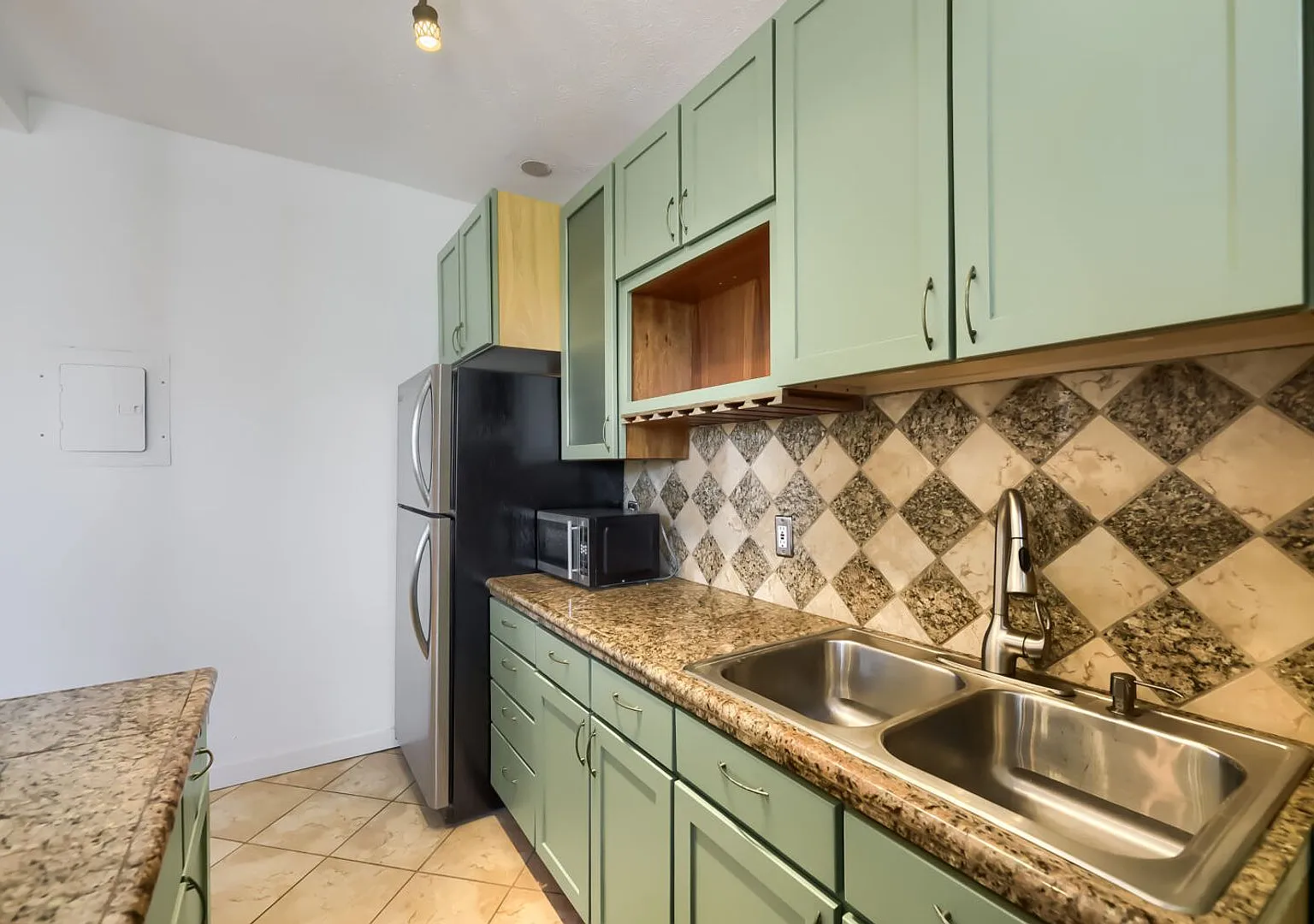 Charming 2BD/2BA Condo in Heart of Denver — Photo 4