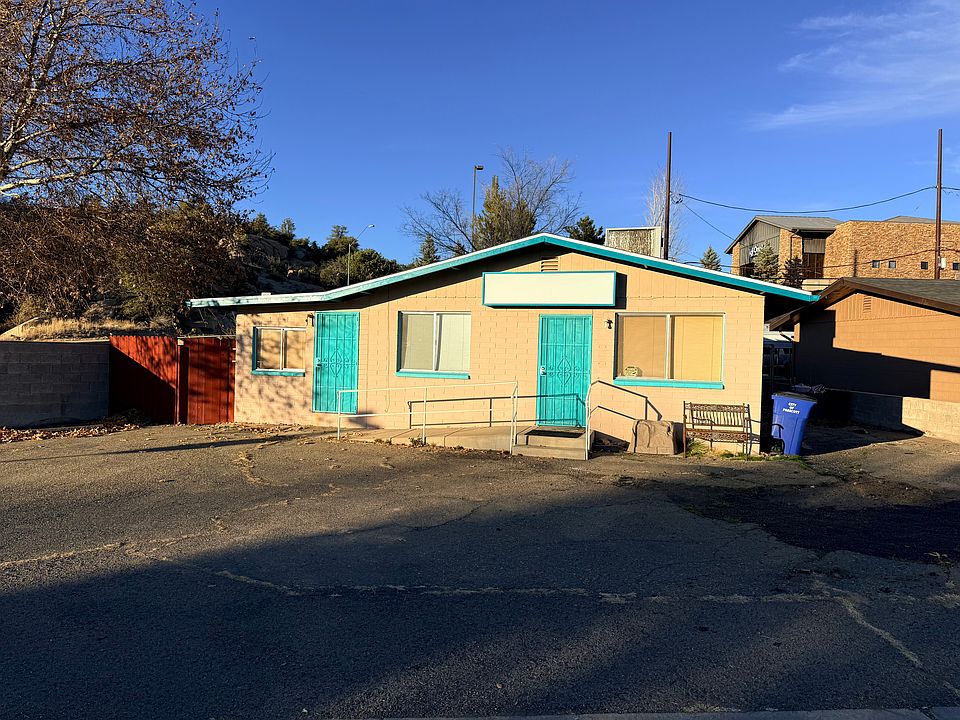 1st image of 952 Black Dr