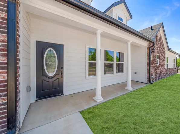 802 Jefferson St E, Sulphur Springs, TX 75482