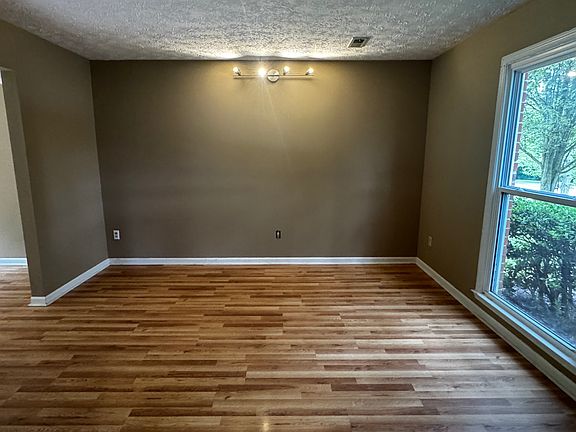 4th image of 1529 Clear Brook Dr