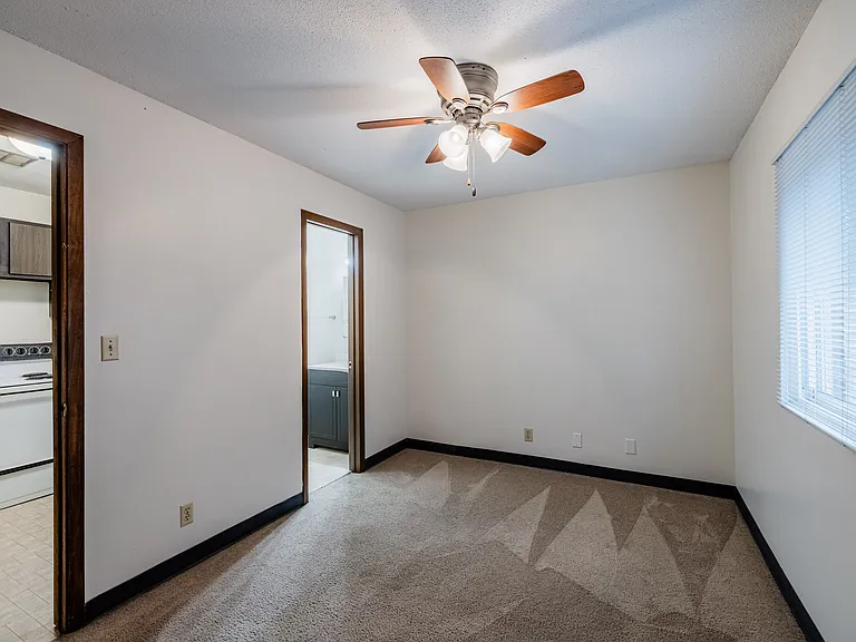 1114 G St #6 — Photo 10