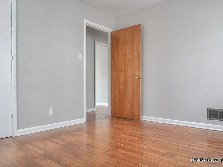 2622 Tremont St — Photo 15