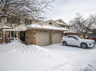 375 Kingscourt Dr #21, Waterloo, ON N2K 3N7